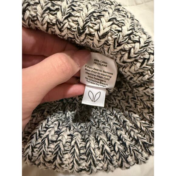 Love Your Melon Detroit Red Wings Pom Beanie – Black & White Knit Hat Pom, - Picture 6 of 6